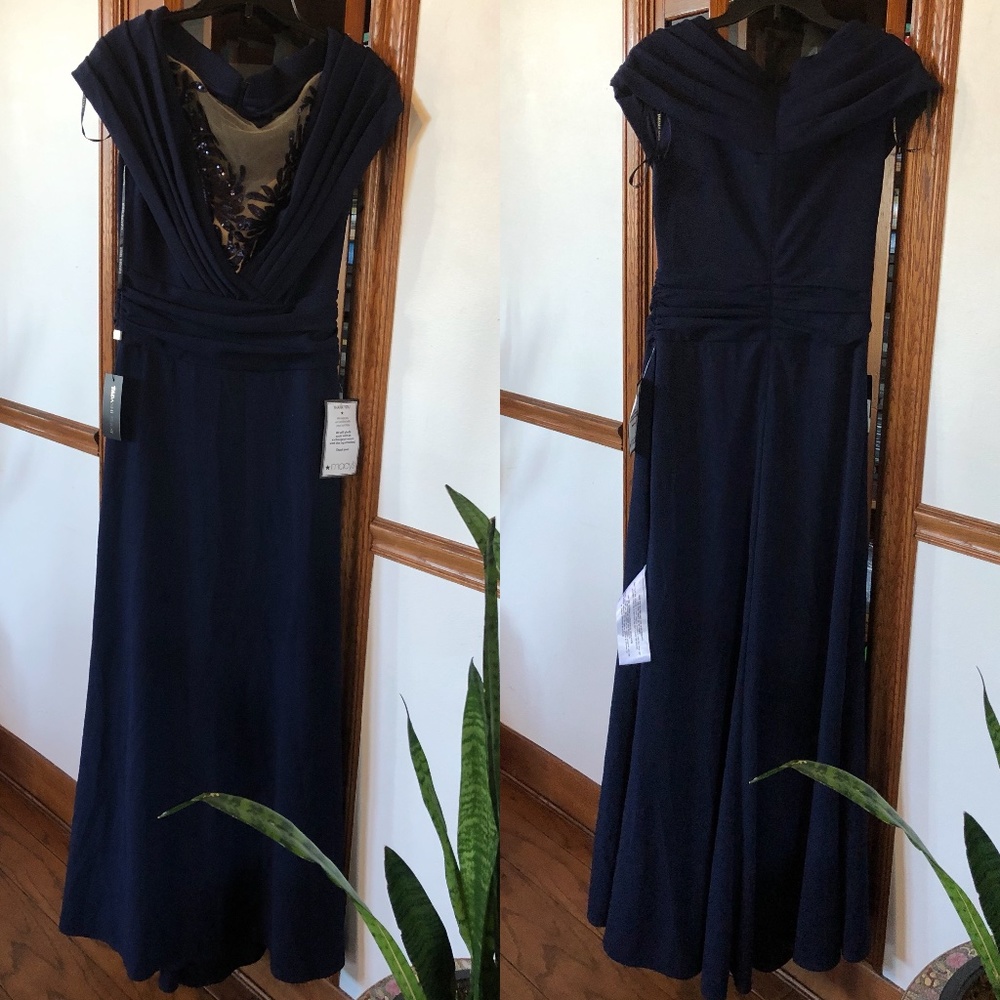 Tadashi shoji portrait pleated detail collar gown FINAL PRICE NO OFFERS - Picture 6 of 9